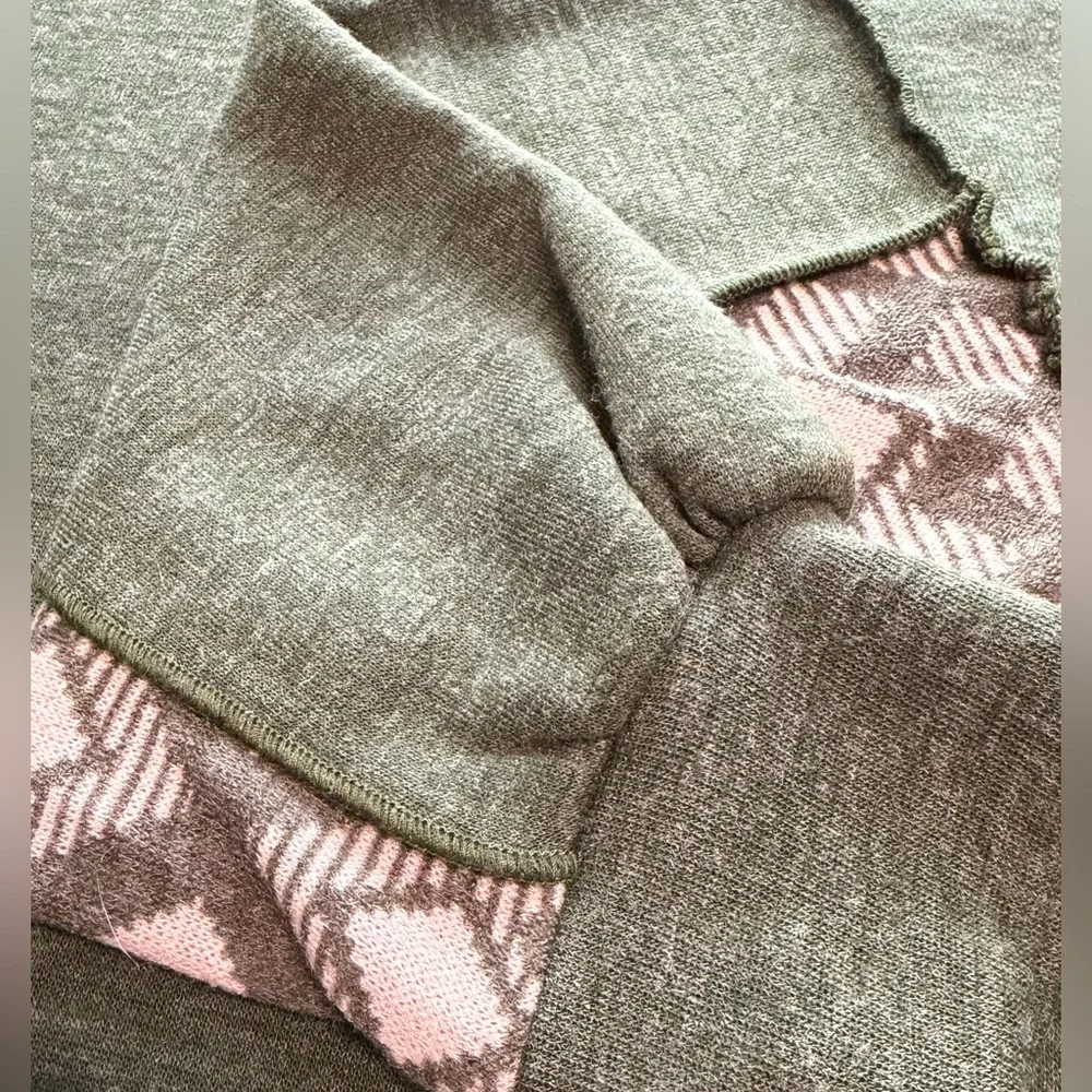 GREEN SWEATER - Picture 8 of 10